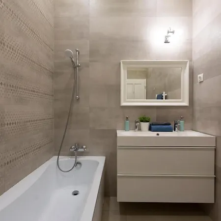 Luxury Quentin 3 Bedrm, 2 Bathrm