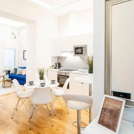 Luxury Quentin 3 Bedrm, 2 Bathrm * Budapest