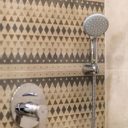 Luxury Quentin 3 Bedrm, 2 Bathrm Daire