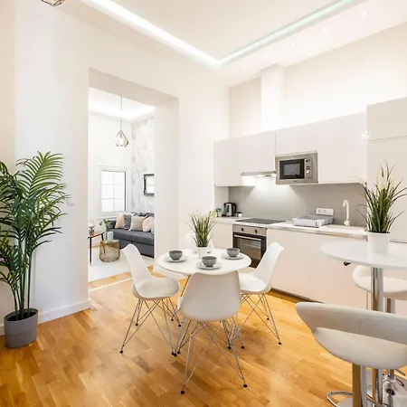 Luxury Quentin 3 Bedrm, 2 Bathrm * Budapeşte
