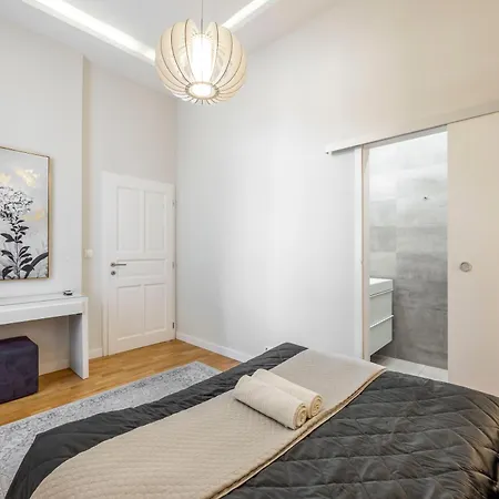 Daire Luxury Quentin 3 Bedrm, 2 Bathrm Budapeşte
