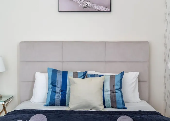 Luxury Quentin 3 Bedrm, 2 Bathrm דירה