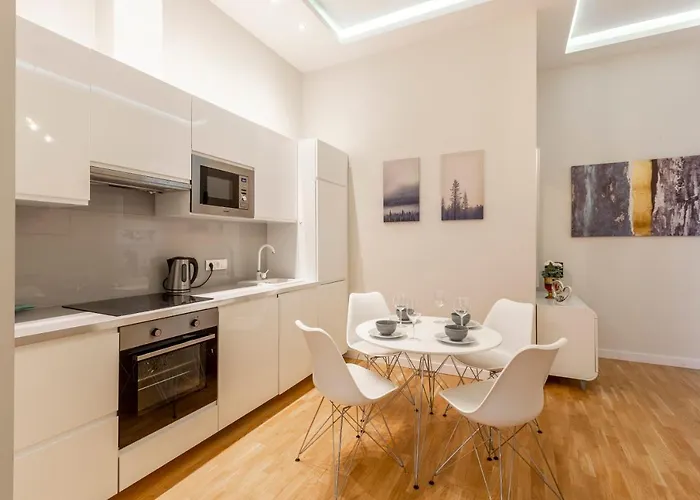 Luxury Quentin 3 Bedrm, 2 Bathrm דירה בודפשט