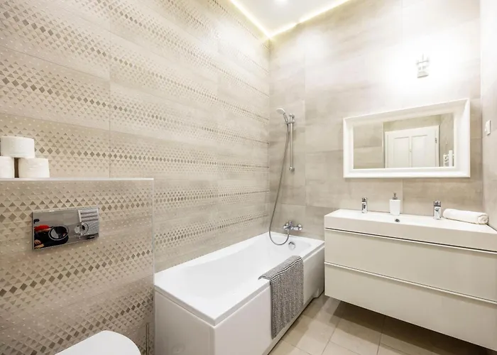 Luxury Quentin 3 Bedrm, 2 Bathrm * בודפשט