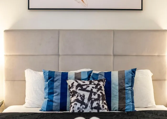 Luxury Quentin 3 Bedrm, 2 Bathrm דירה