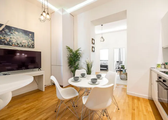 Luxury Quentin 3 Bedrm, 2 Bathrm *