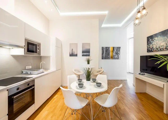 Luxury Quentin 3 Bedrm, 2 Bathrm דירה בודפשט