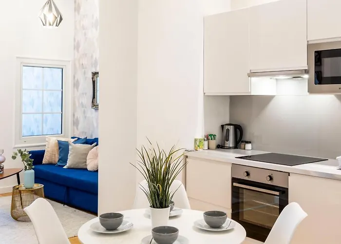 Luxury Quentin 3 Bedrm, 2 Bathrm Apartment