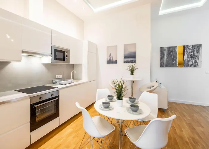 Luxury Quentin 3 Bedrm, 2 Bathrm Budapest
