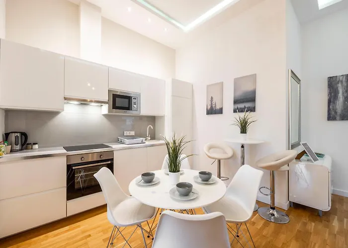 Luxury Quentin 3 Bedrm, 2 Bathrm דירה *